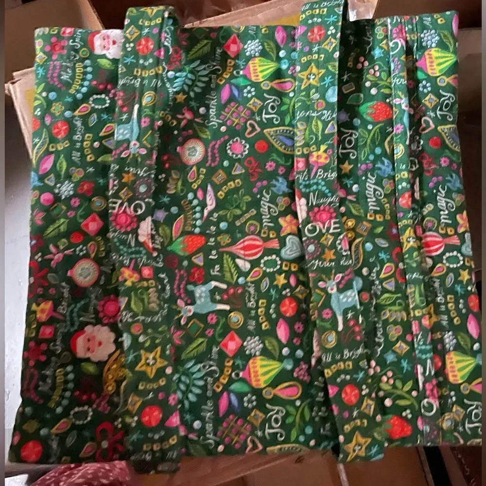 Danielle Kroll making spirits bright take & bake carrier in green color way
